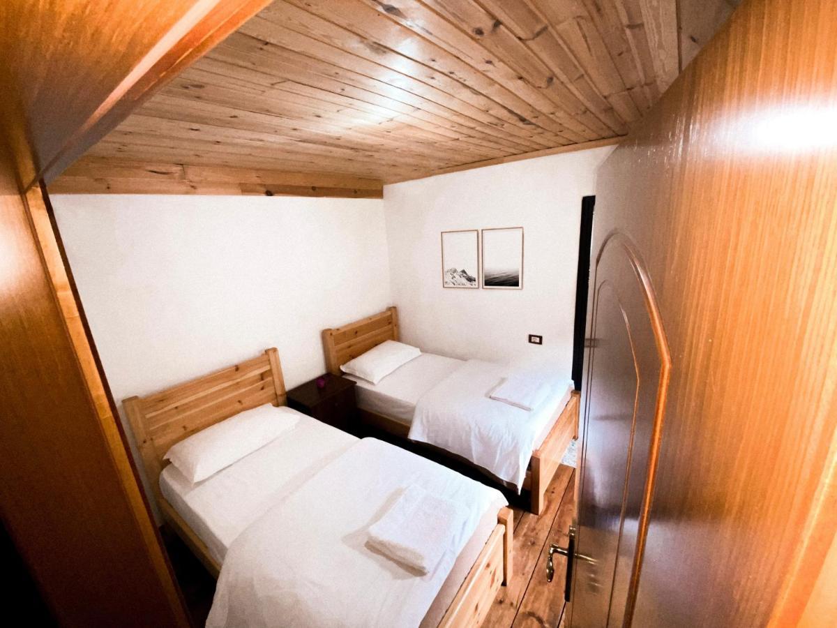 Guesthouse Pashko Theth Esterno foto