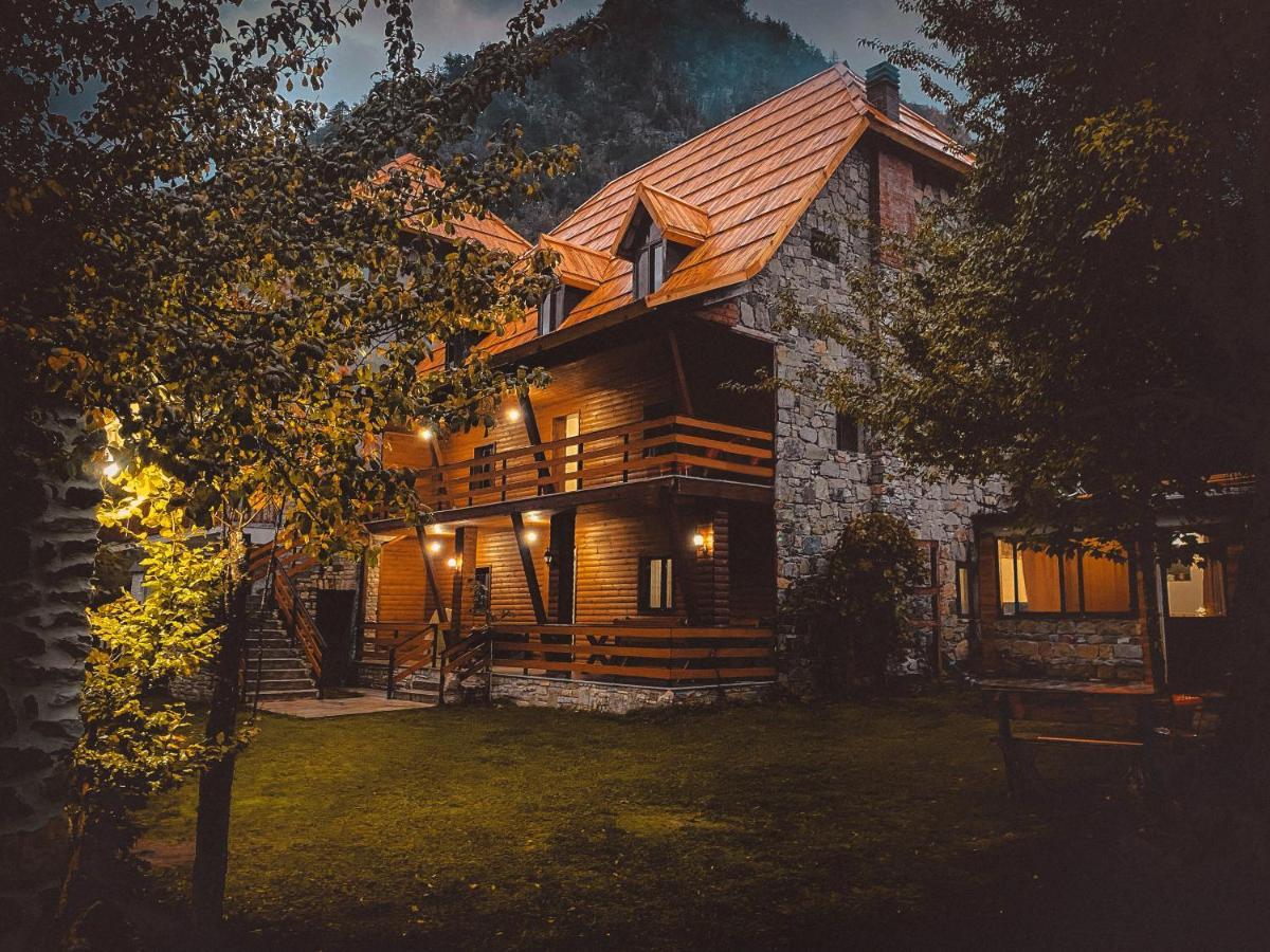 Guesthouse Pashko Theth Esterno foto